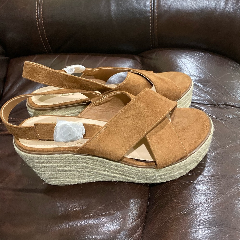 Shoe - Picture 2 of 5